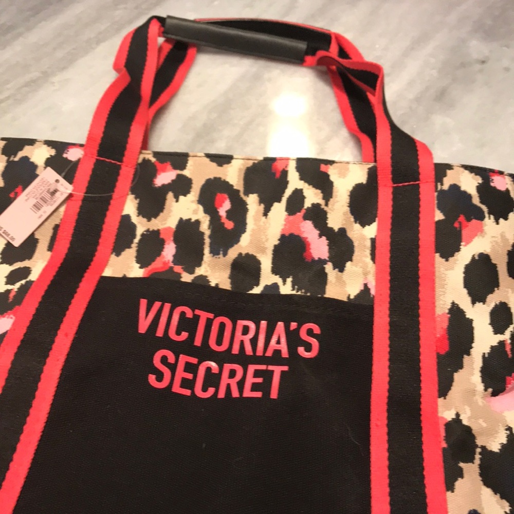 Victoria’s Secret NWT pink leopard zippered tote